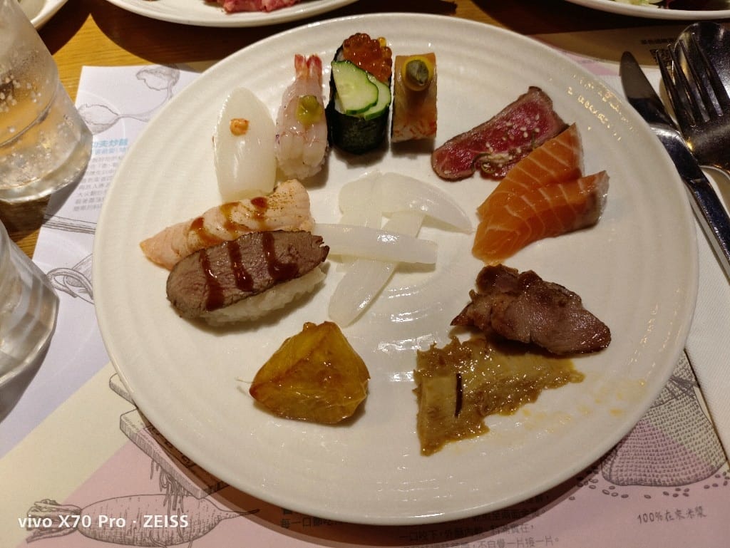 【板橋吃到飽】饗食天堂板橋店，平日午餐有澎湖烤牡蠣自由，哈根達斯回來了❤️