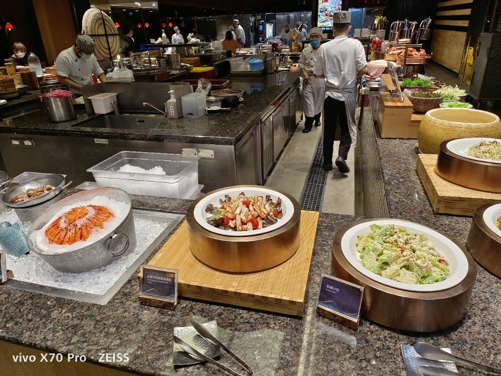 【板橋吃到飽】饗食天堂板橋店，平日午餐有澎湖烤牡蠣自由，哈根達斯回來了❤️