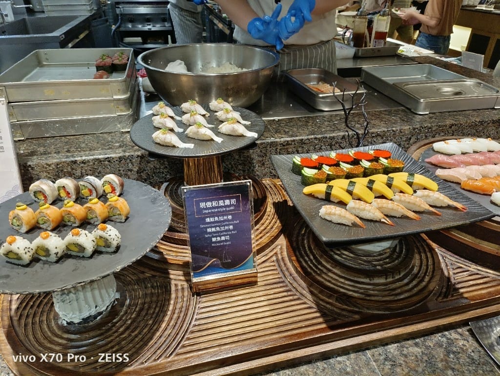 【板橋吃到飽】饗食天堂板橋店，平日午餐有澎湖烤牡蠣自由，哈根達斯回來了❤️