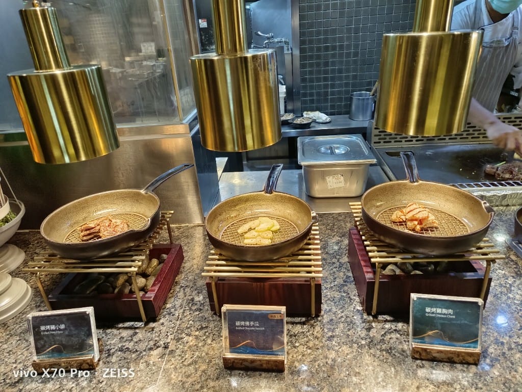 【板橋吃到飽】饗食天堂板橋店，平日午餐有澎湖烤牡蠣自由，哈根達斯回來了❤️