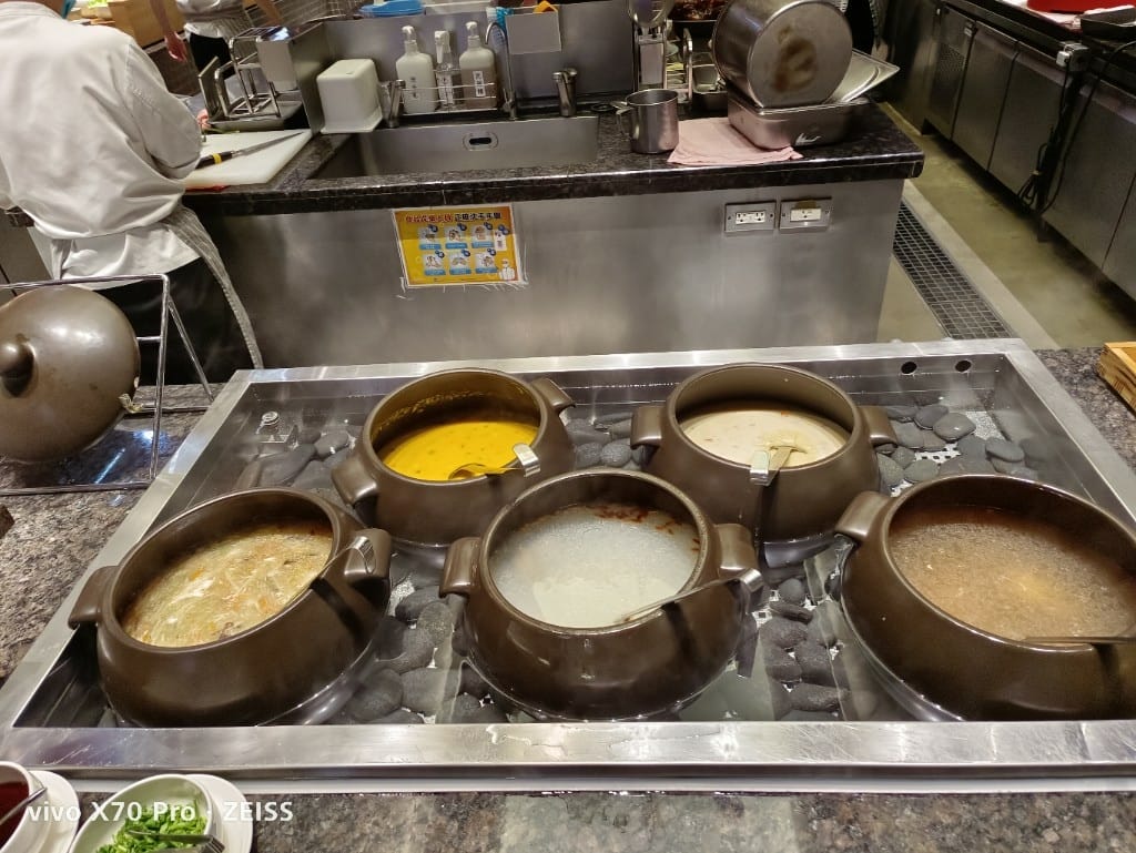 【板橋吃到飽】饗食天堂板橋店，平日午餐有澎湖烤牡蠣自由，哈根達斯回來了❤️