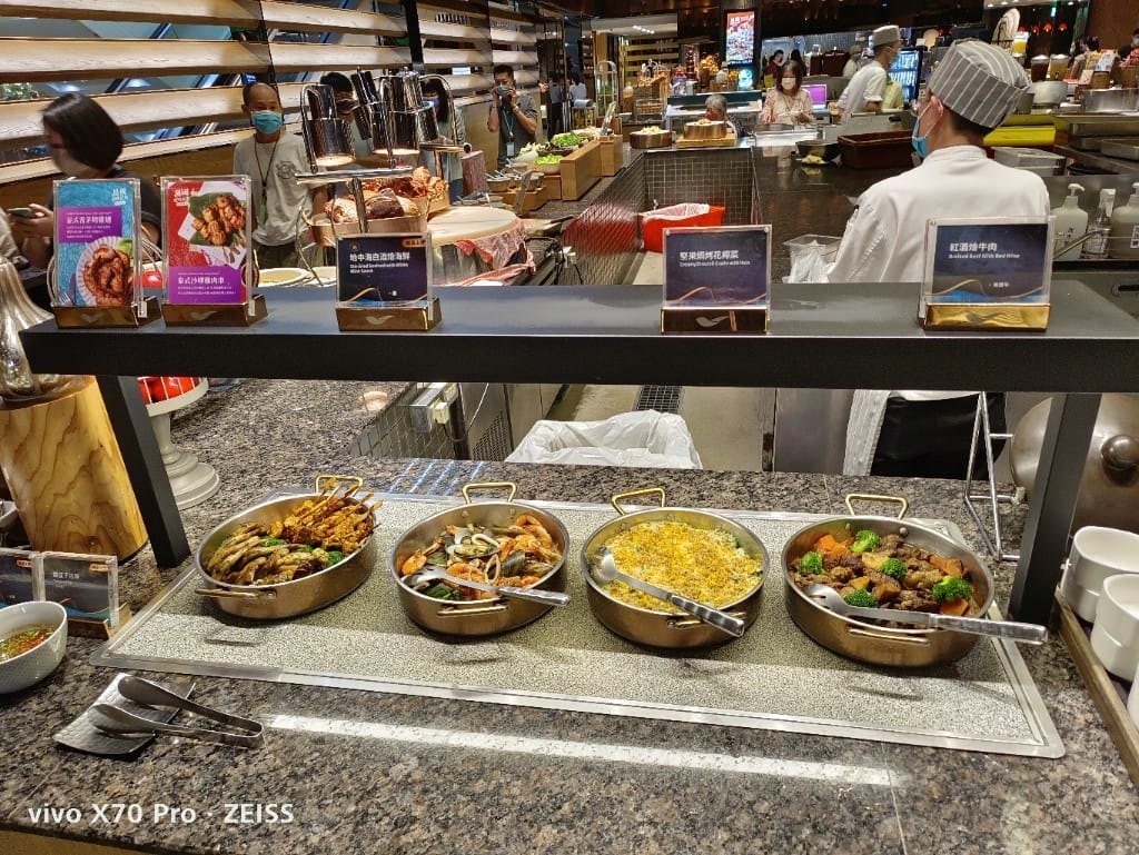【板橋吃到飽】饗食天堂板橋店，平日午餐有澎湖烤牡蠣自由，哈根達斯回來了❤️