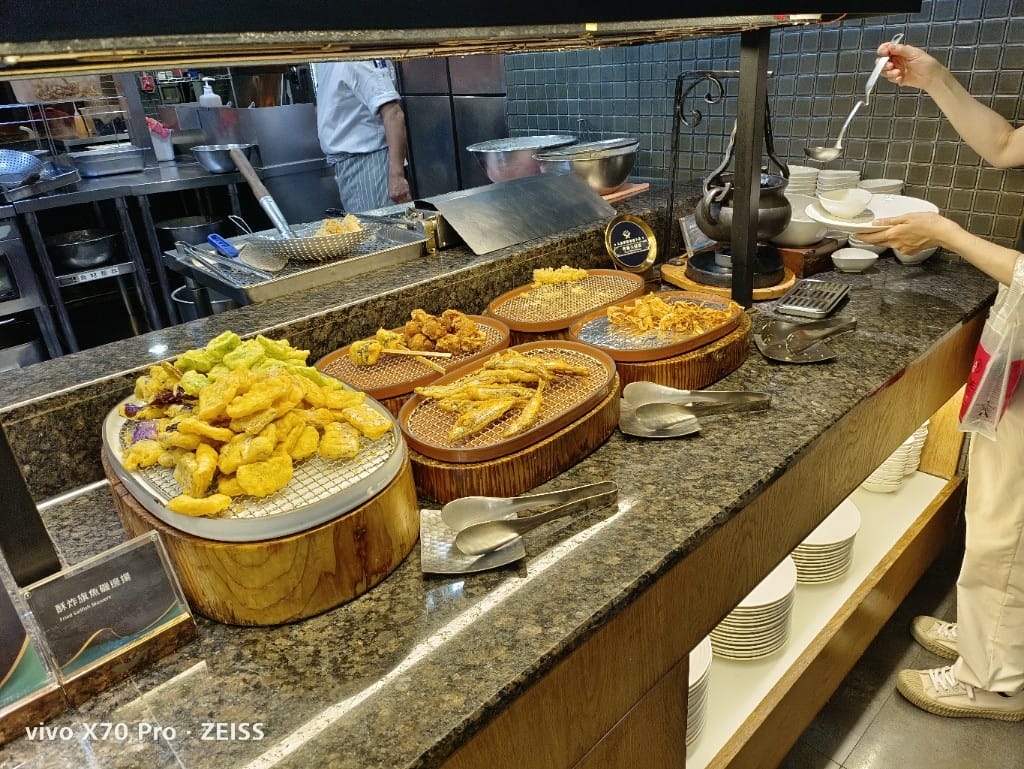 【板橋吃到飽】饗食天堂板橋店，平日午餐有澎湖烤牡蠣自由，哈根達斯回來了❤️