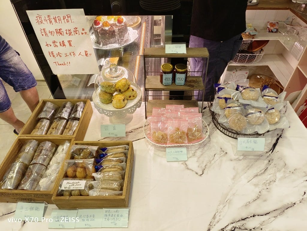 【新北吃到飽】甜點櫃子，每年七月快閃甜點吃到飽，滿滿芒果的各種甜點❤️