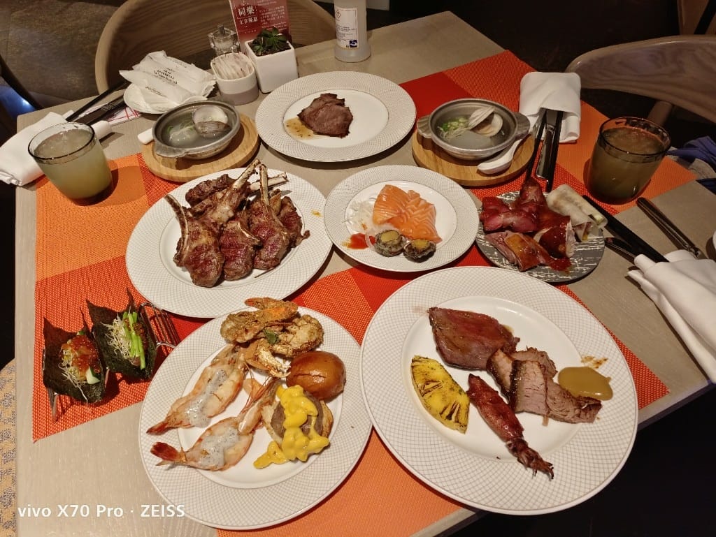 【台北吃到飽】香格里拉遠企CAFE午餐，用買一送一享受BBQ火烤季❤️