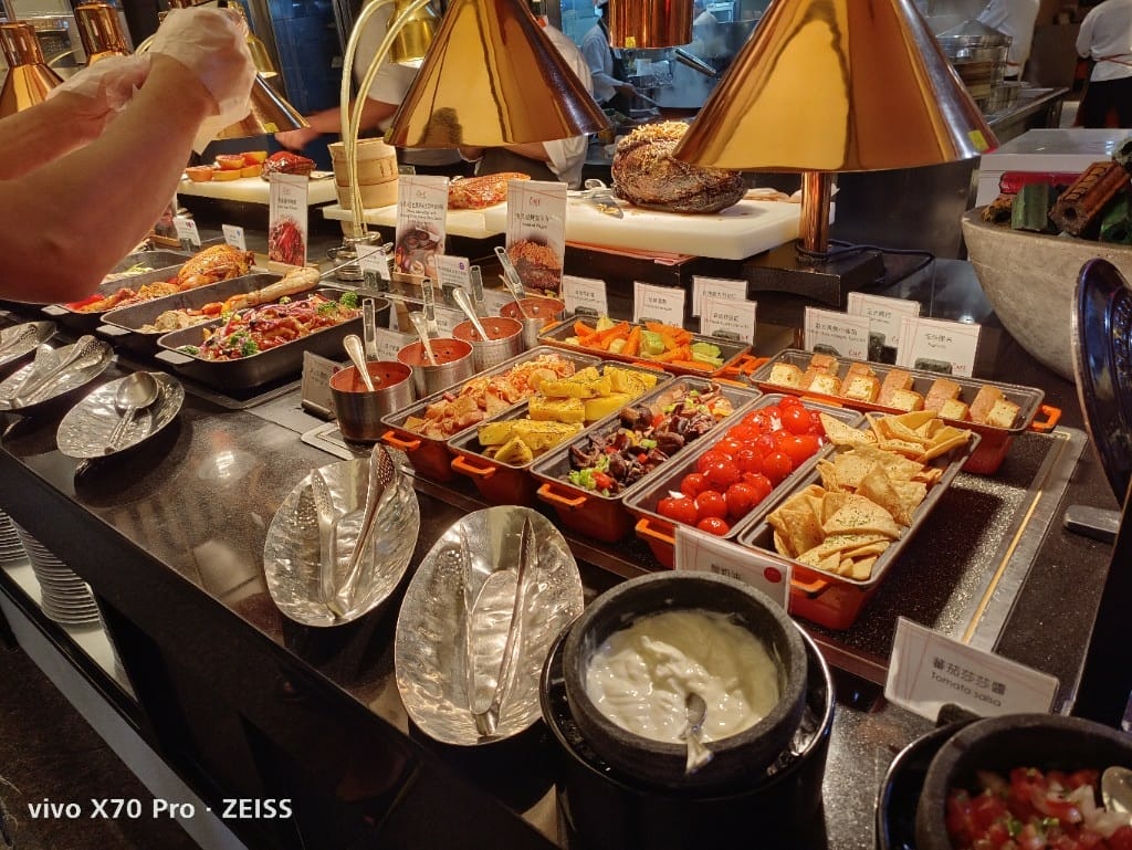 【台北吃到飽】香格里拉遠企CAFE午餐，用買一送一享受BBQ火烤季❤️