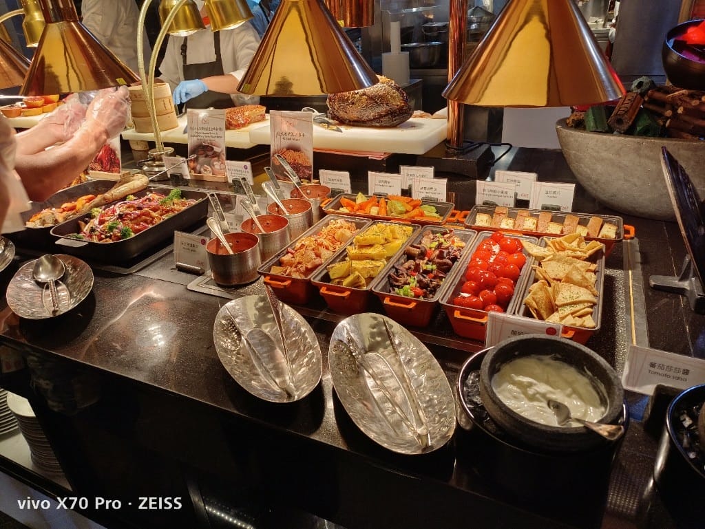 【台北吃到飽】香格里拉遠企CAFE午餐，用買一送一享受BBQ火烤季❤️