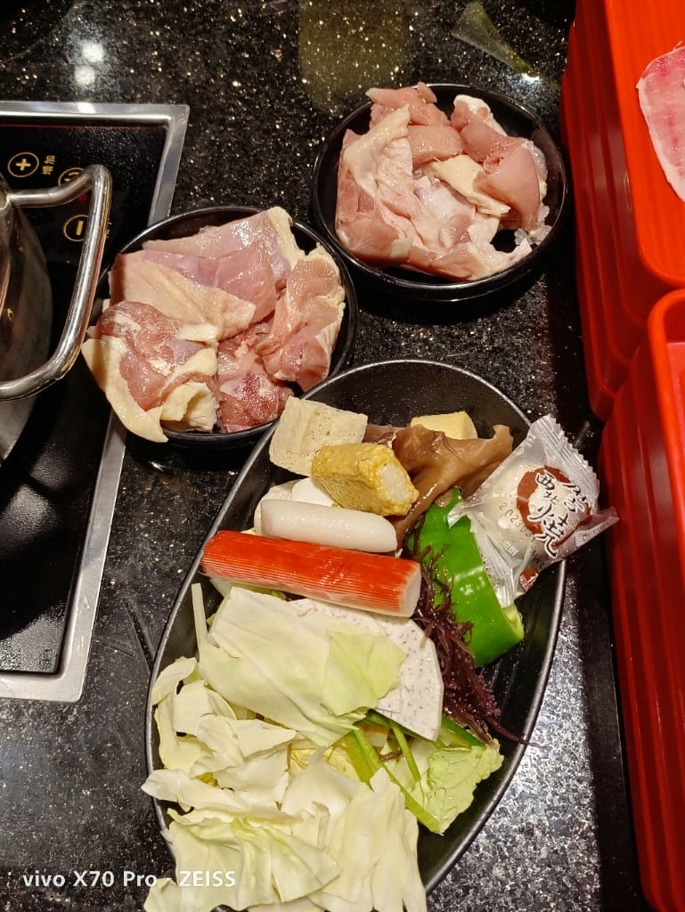 【新莊吃到飽】金大鋤壽喜燒，把握最後4人同行2人免費的優惠😋