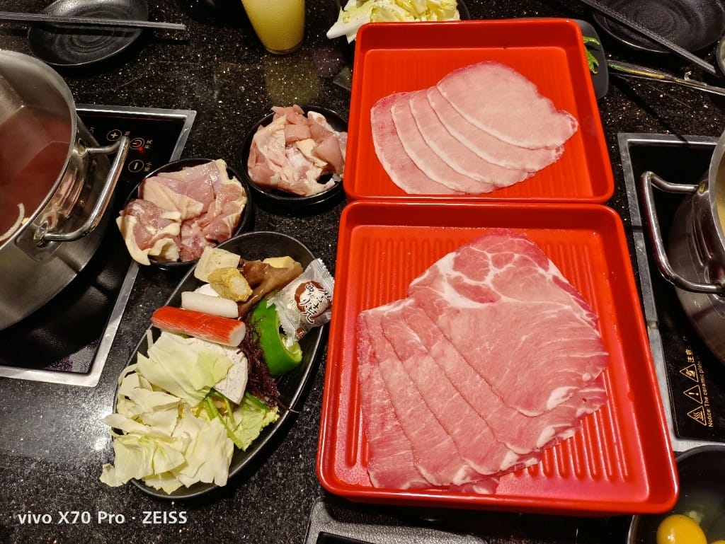 【新莊吃到飽】金大鋤壽喜燒，把握最後4人同行2人免費的優惠😋