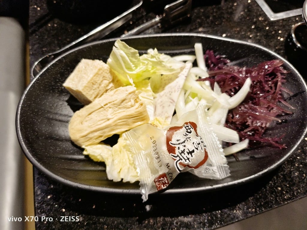【新莊吃到飽】金大鋤壽喜燒，把握最後4人同行2人免費的優惠😋