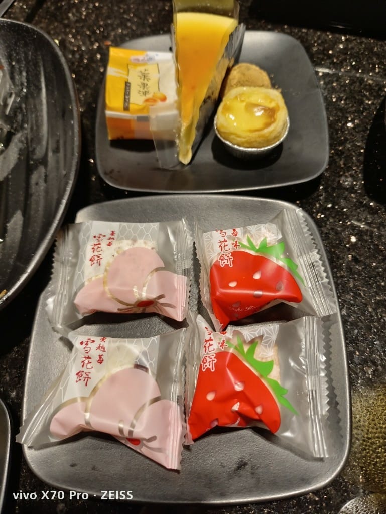 【新莊吃到飽】金大鋤壽喜燒，把握最後4人同行2人免費的優惠😋