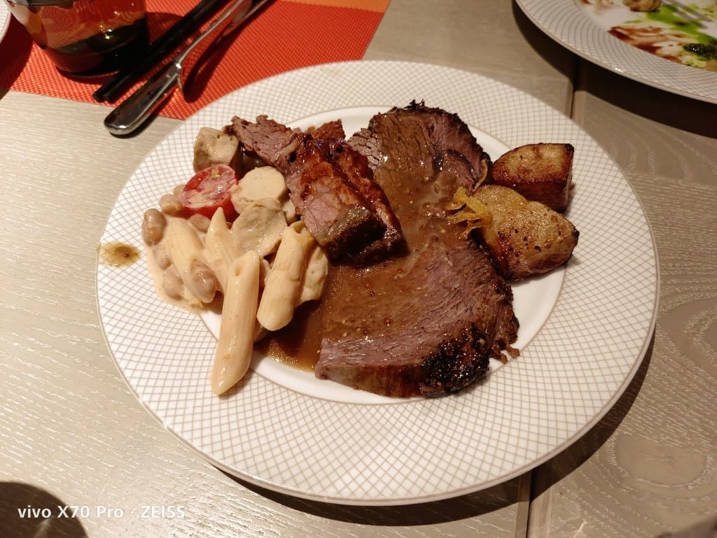 【台北吃到飽】香格里拉遠企CAFE假日午餐，用買一送一優惠享受BBQ火烤美食