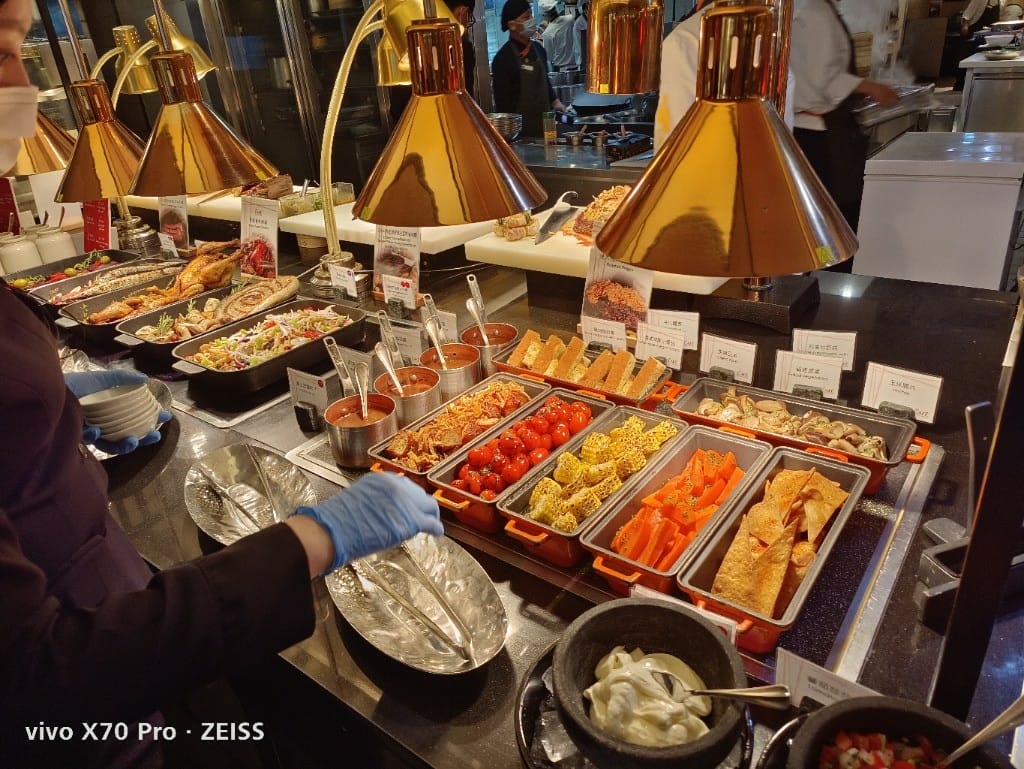 【台北吃到飽】香格里拉遠企CAFE假日午餐，用買一送一優惠享受BBQ火烤美食