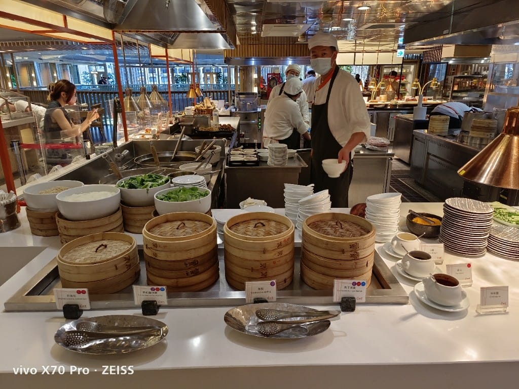 【台北吃到飽】香格里拉遠企CAFE假日午餐，用買一送一優惠享受BBQ火烤美食