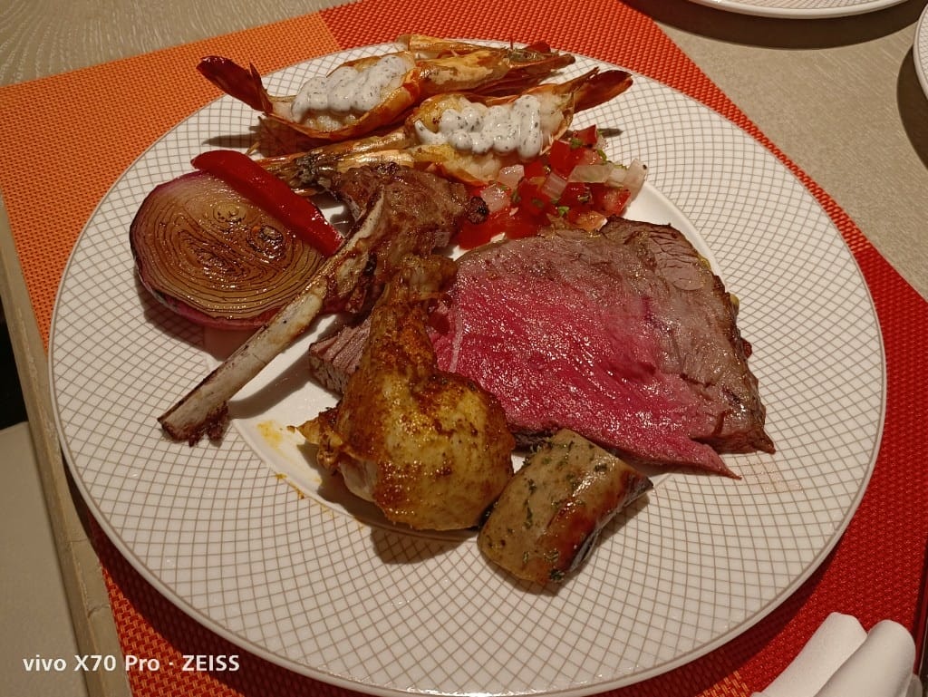 【台北吃到飽】香格里拉遠企CAFE假日午餐，用買一送一優惠享受BBQ火烤美食