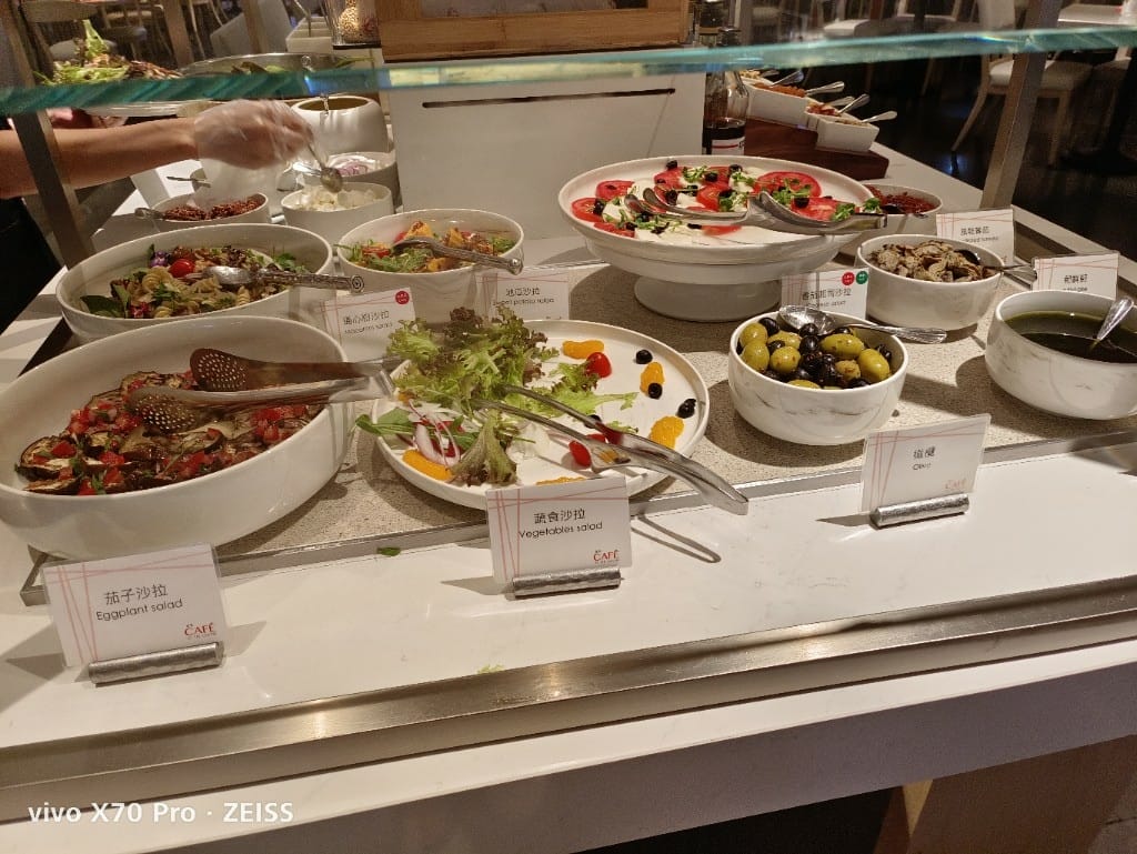 【台北吃到飽】香格里拉遠企CAFE假日午餐，用買一送一優惠享受BBQ火烤美食