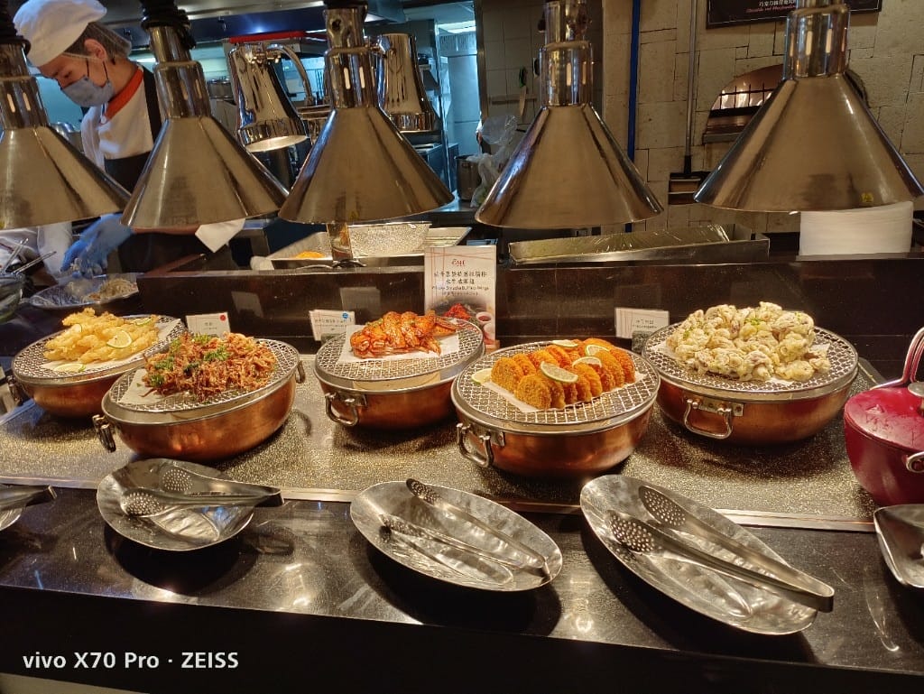 【台北吃到飽】香格里拉遠企CAFE假日午餐，用買一送一優惠享受BBQ火烤美食