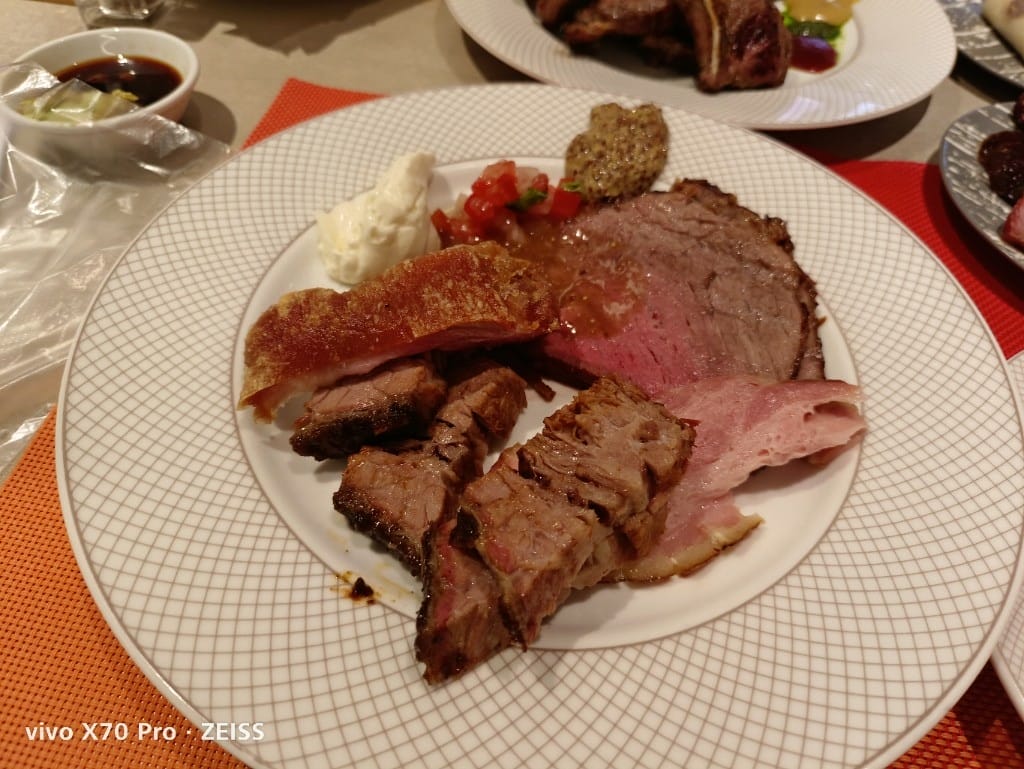 【台北吃到飽】香格里拉遠企CAFE假日午餐，用買一送一優惠享受BBQ火烤美食