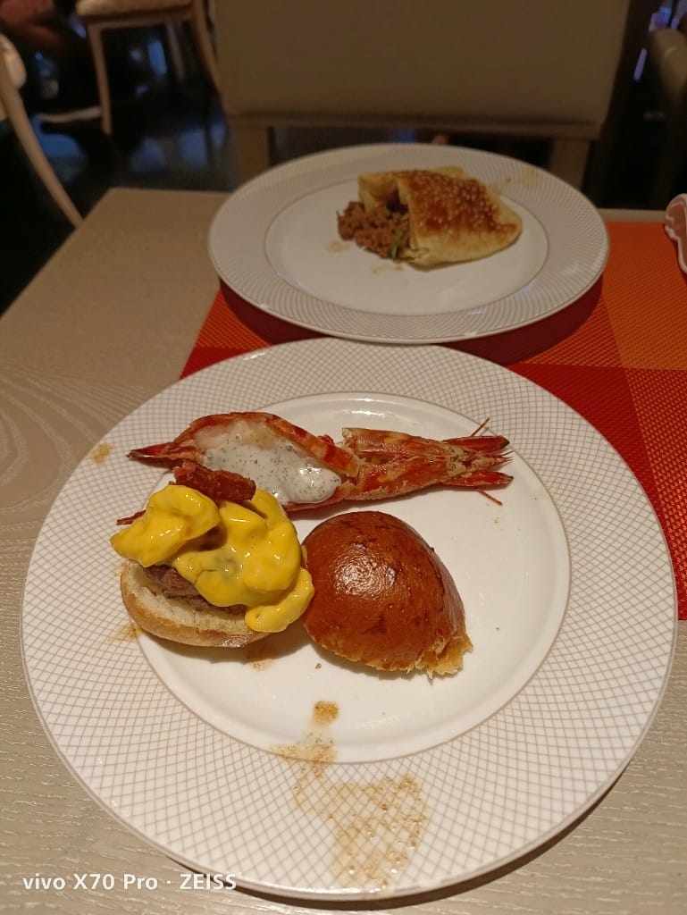 【台北吃到飽】香格里拉遠企CAFE假日午餐，用買一送一優惠享受BBQ火烤美食