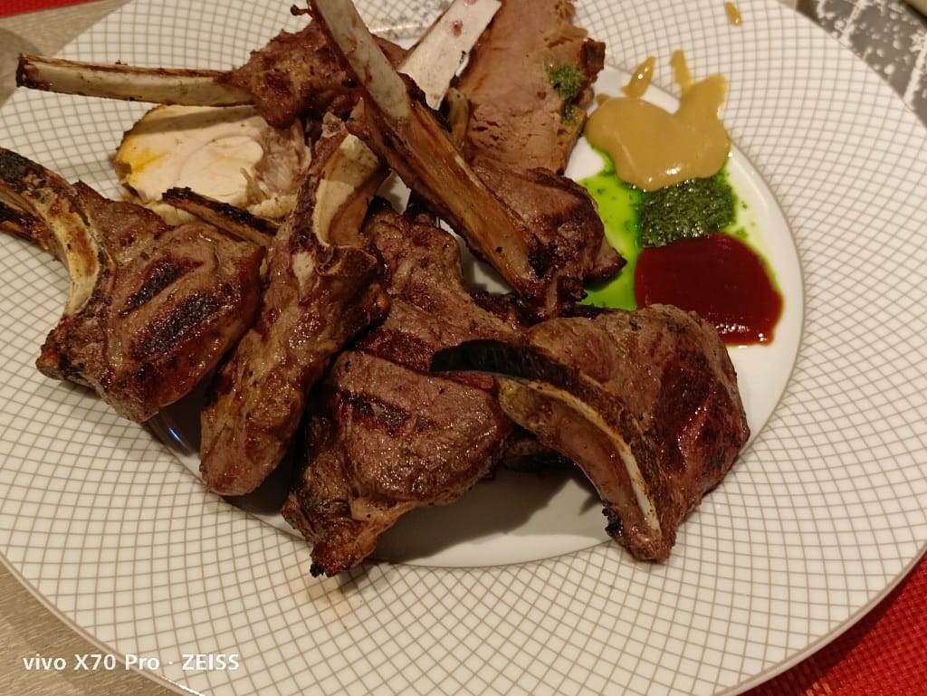 【台北吃到飽】香格里拉遠企CAFE假日午餐，用買一送一優惠享受BBQ火烤美食