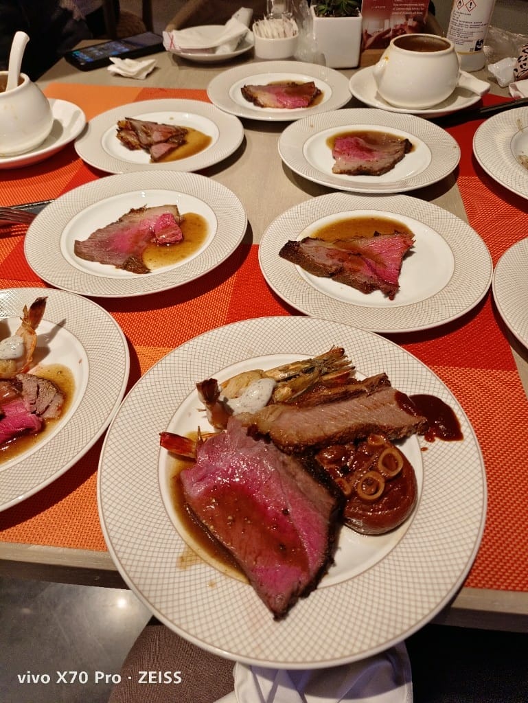 【台北吃到飽】香格里拉遠企CAFE假日午餐，用買一送一優惠享受BBQ火烤美食