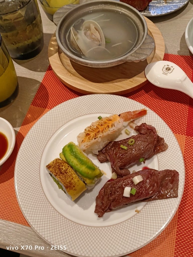 【台北吃到飽】香格里拉遠企CAFE假日午餐，用買一送一優惠享受BBQ火烤美食