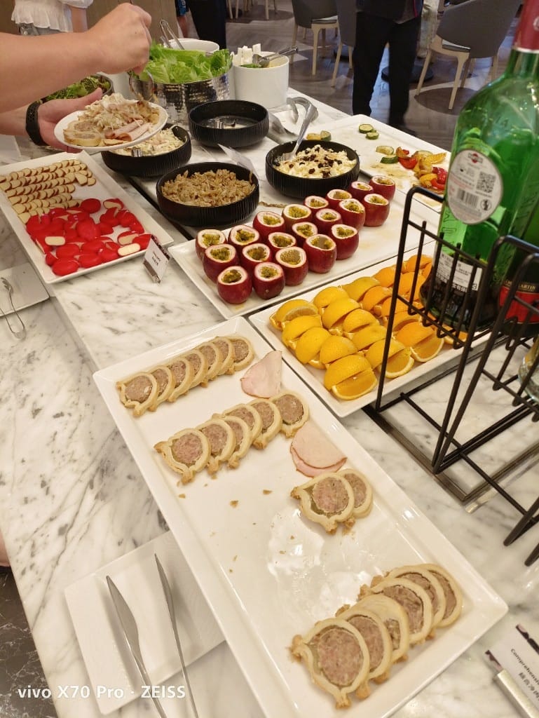 【高雄吃到飽】萬豪酒店行政酒廊，HH可以酒精飲品自由了😍