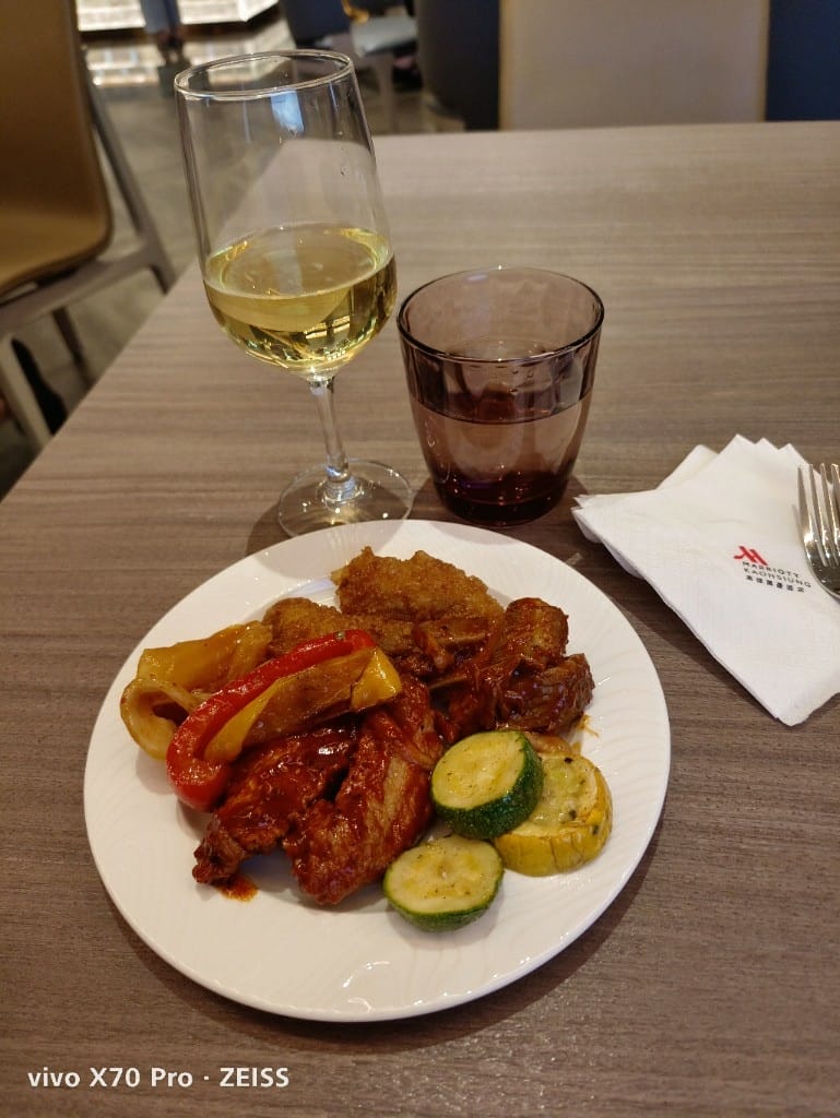 【高雄吃到飽】萬豪酒店行政酒廊，HH可以酒精飲品自由了😍