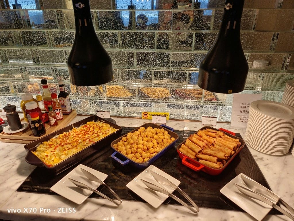 【高雄吃到飽】萬豪酒店行政酒廊，HH可以酒精飲品自由了😍