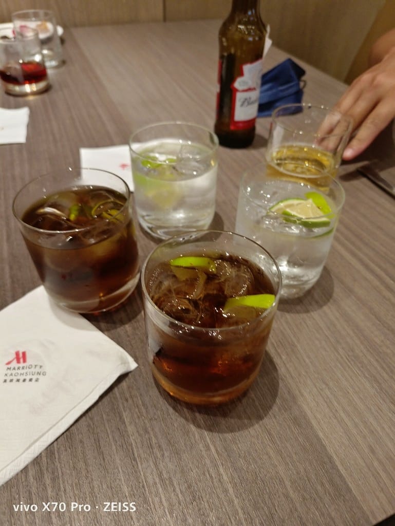 【高雄吃到飽】萬豪酒店行政酒廊，HH可以酒精飲品自由了😍