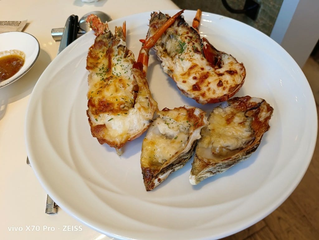 【台北吃到飽】東方文華酒店CAFÉ ，一網打盡所有高級海鮮，帝王蟹、生蠔、干貝、海膽😍