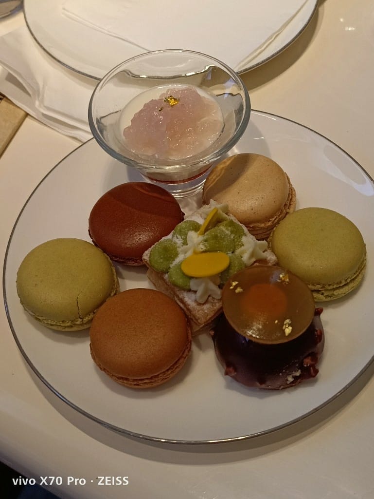 【台北吃到飽】東方文華酒店CAFÉ ，一網打盡所有高級海鮮，帝王蟹、生蠔、干貝、海膽😍