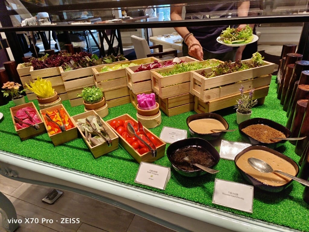 【台北吃到飽】東方文華酒店CAFÉ ，一網打盡所有高級海鮮，帝王蟹、生蠔、干貝、海膽😍