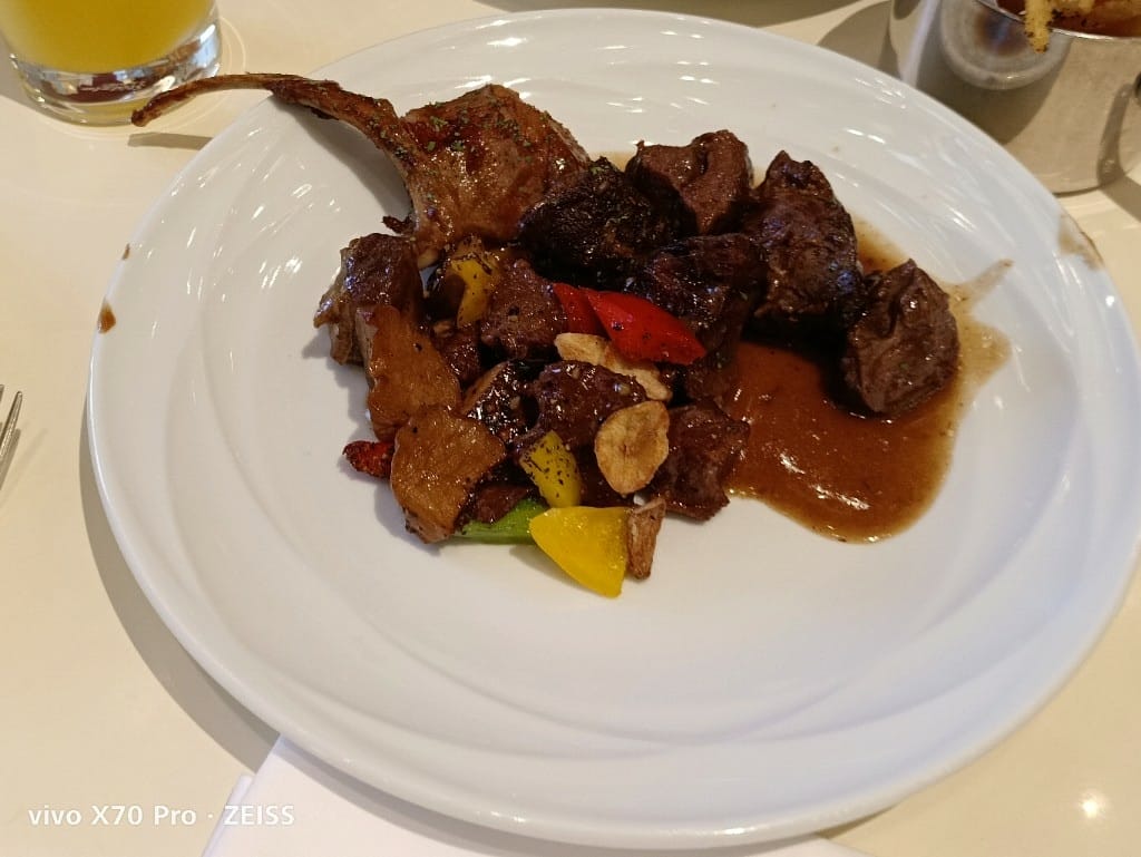 【台北吃到飽】東方文華酒店CAFÉ ，一網打盡所有高級海鮮，帝王蟹、生蠔、干貝、海膽😍