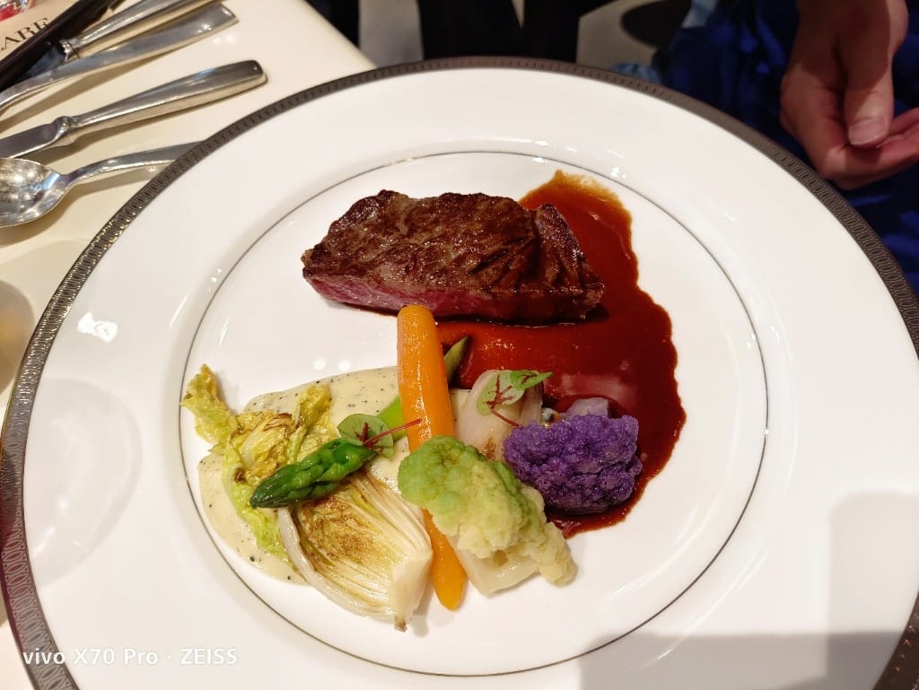 【台北吃到飽】東方文華酒店CAFÉ ，一網打盡所有高級海鮮，帝王蟹、生蠔、干貝、海膽😍