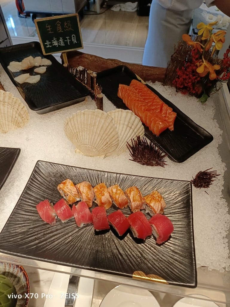 【台北吃到飽】東方文華酒店CAFÉ ，一網打盡所有高級海鮮，帝王蟹、生蠔、干貝、海膽😍