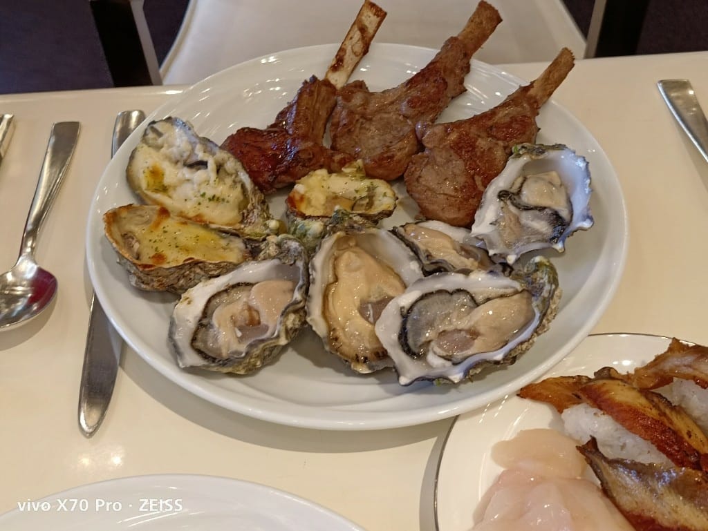 【台北吃到飽】東方文華酒店CAFÉ ，一網打盡所有高級海鮮，帝王蟹、生蠔、干貝、海膽😍