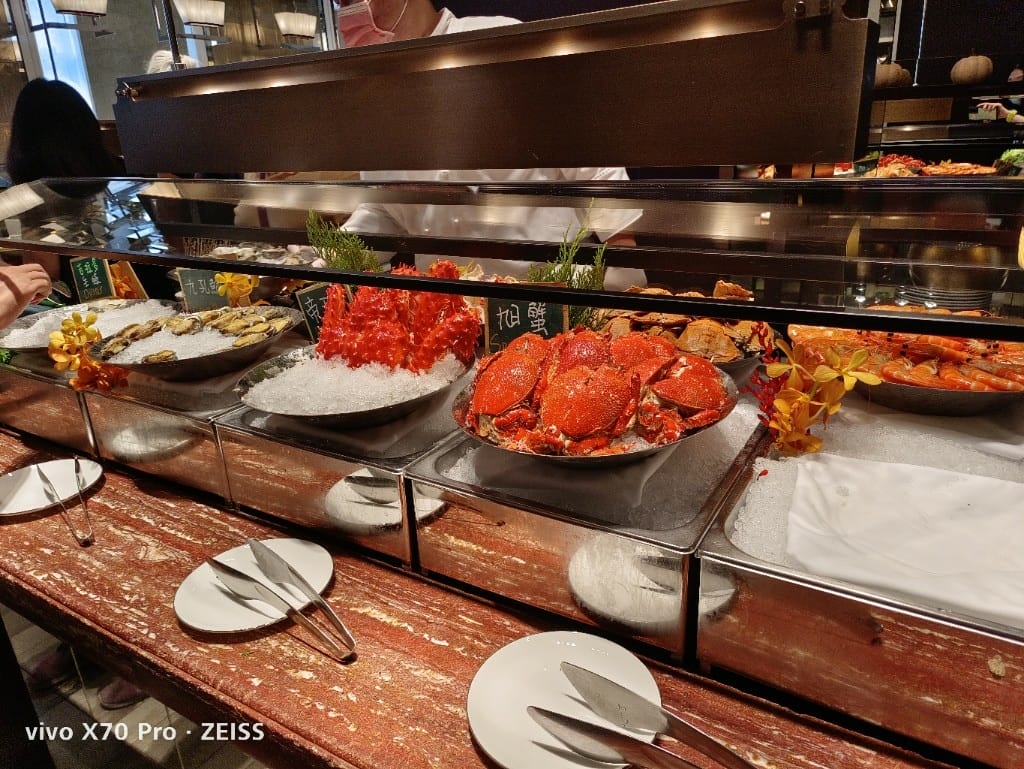 【台北吃到飽】東方文華酒店CAFÉ ，一網打盡所有高級海鮮，帝王蟹、生蠔、干貝、海膽😍