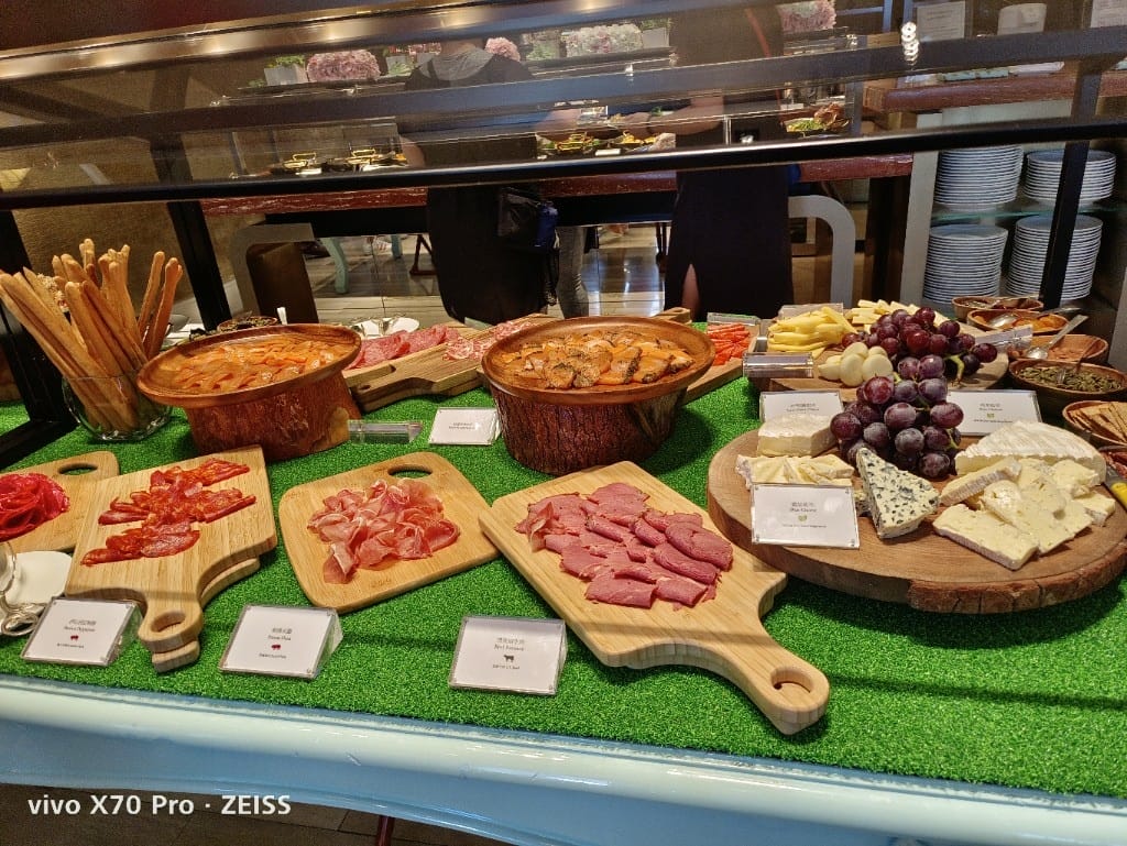 【台北吃到飽】東方文華酒店CAFÉ ，一網打盡所有高級海鮮，帝王蟹、生蠔、干貝、海膽😍
