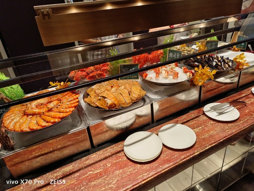 【台北吃到飽】東方文華酒店CAFÉ ，一網打盡所有高級海鮮，帝王蟹、生蠔、干貝、海膽😍