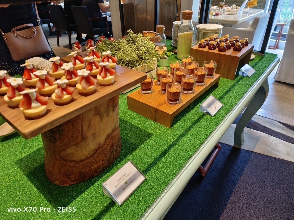 【台北吃到飽】東方文華酒店CAFÉ ，一網打盡所有高級海鮮，帝王蟹、生蠔、干貝、海膽😍