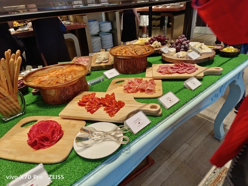 【台北吃到飽】東方文華酒店CAFÉ ，一網打盡所有高級海鮮，帝王蟹、生蠔、干貝、海膽😍