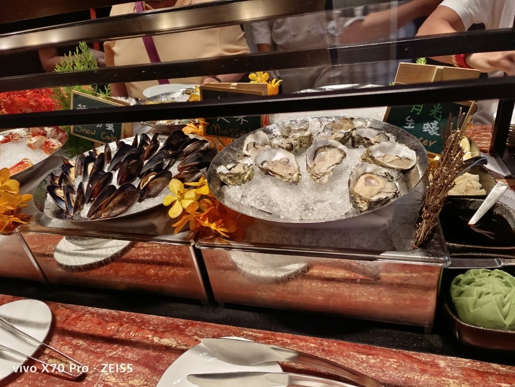【台北吃到飽】東方文華酒店CAFÉ ，一網打盡所有高級海鮮，帝王蟹、生蠔、干貝、海膽😍