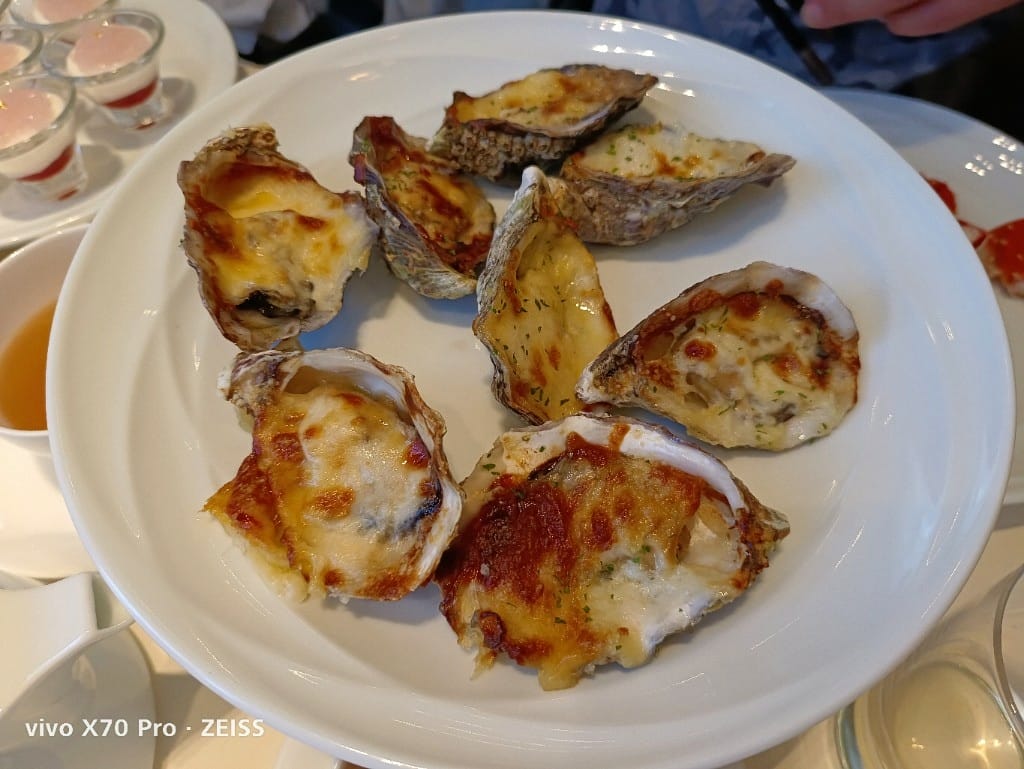 【台北吃到飽】東方文華酒店CAFÉ ，一網打盡所有高級海鮮，帝王蟹、生蠔、干貝、海膽😍
