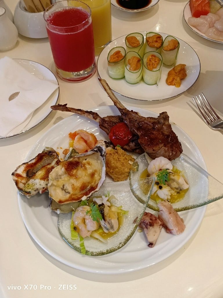 【台北吃到飽】東方文華酒店CAFÉ ，一網打盡所有高級海鮮，帝王蟹、生蠔、干貝、海膽😍