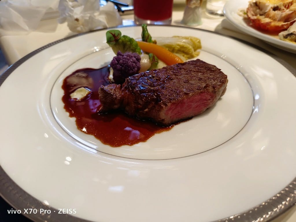【台北吃到飽】東方文華酒店CAFÉ ，一網打盡所有高級海鮮，帝王蟹、生蠔、干貝、海膽😍