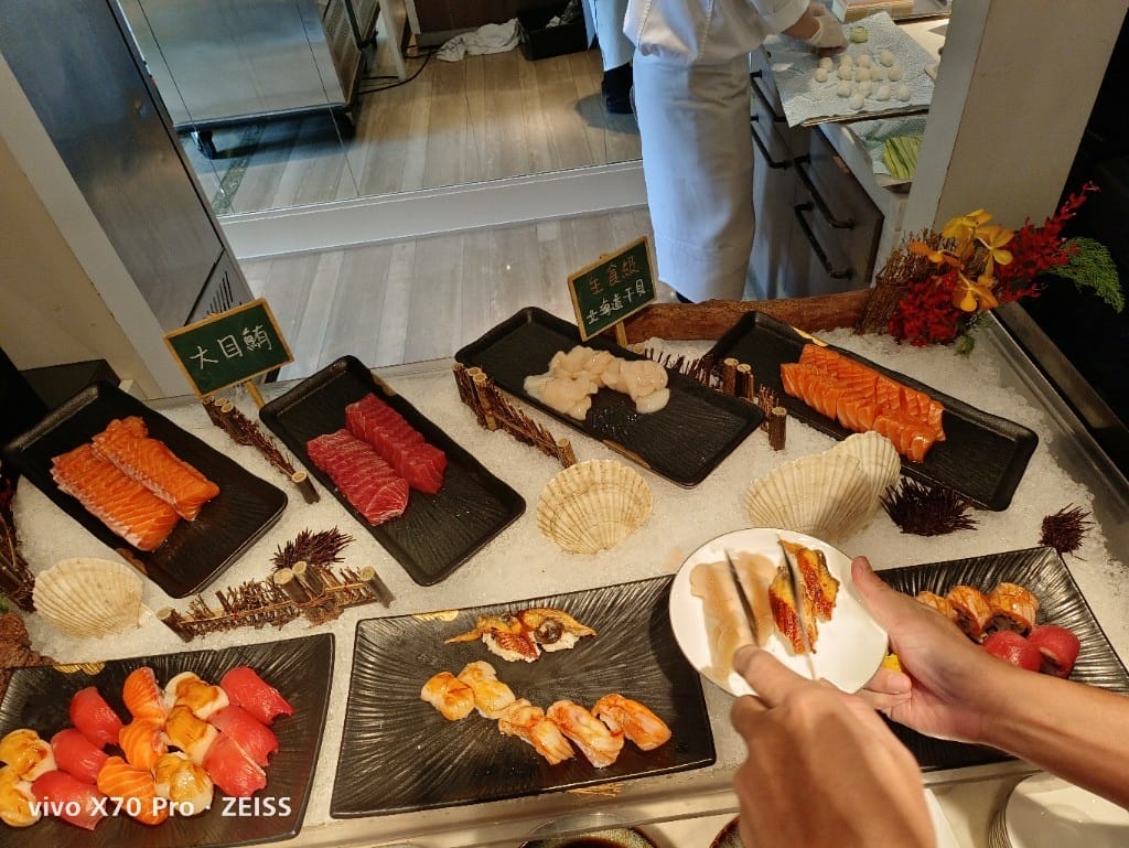 【台北吃到飽】東方文華酒店CAFÉ ，一網打盡所有高級海鮮，帝王蟹、生蠔、干貝、海膽😍