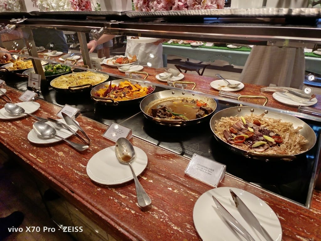 【台北吃到飽】東方文華酒店CAFÉ ，一網打盡所有高級海鮮，帝王蟹、生蠔、干貝、海膽😍