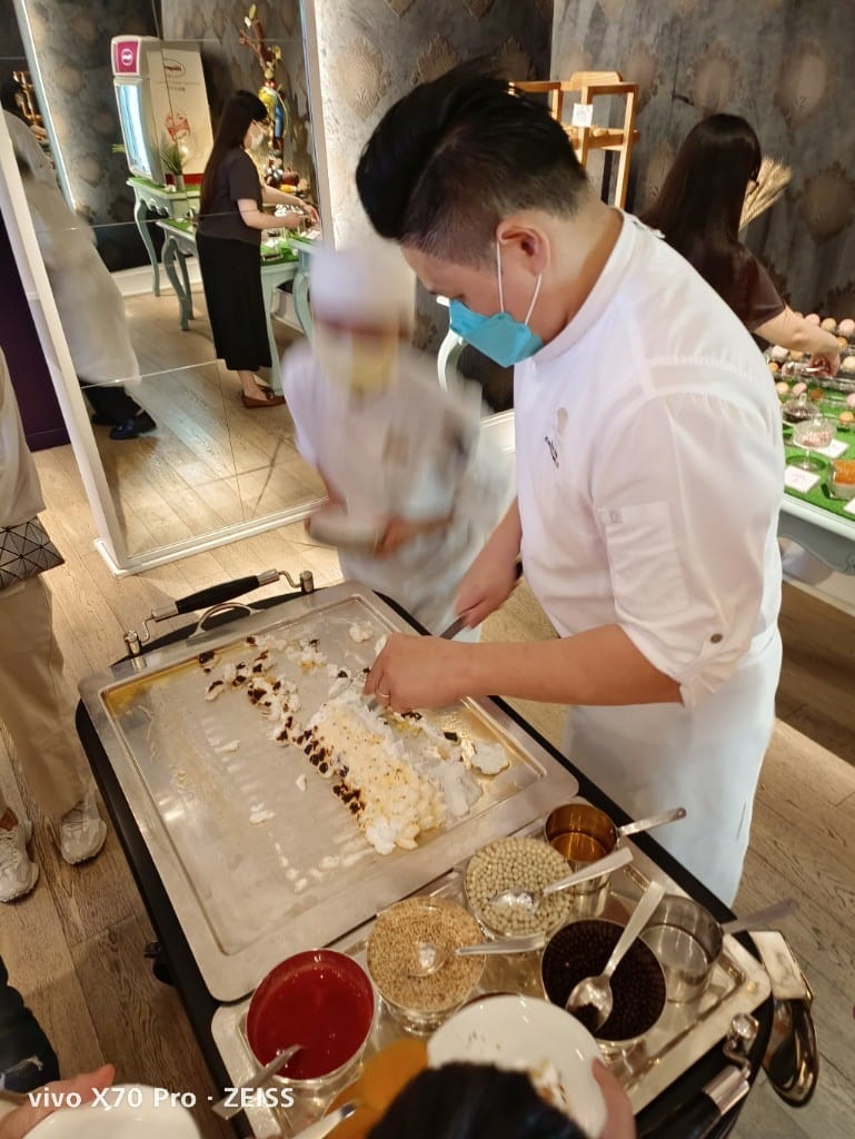 【台北吃到飽】東方文華酒店CAFÉ ，一網打盡所有高級海鮮，帝王蟹、生蠔、干貝、海膽😍