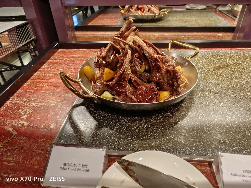 【台北吃到飽】東方文華酒店CAFÉ ，一網打盡所有高級海鮮，帝王蟹、生蠔、干貝、海膽😍